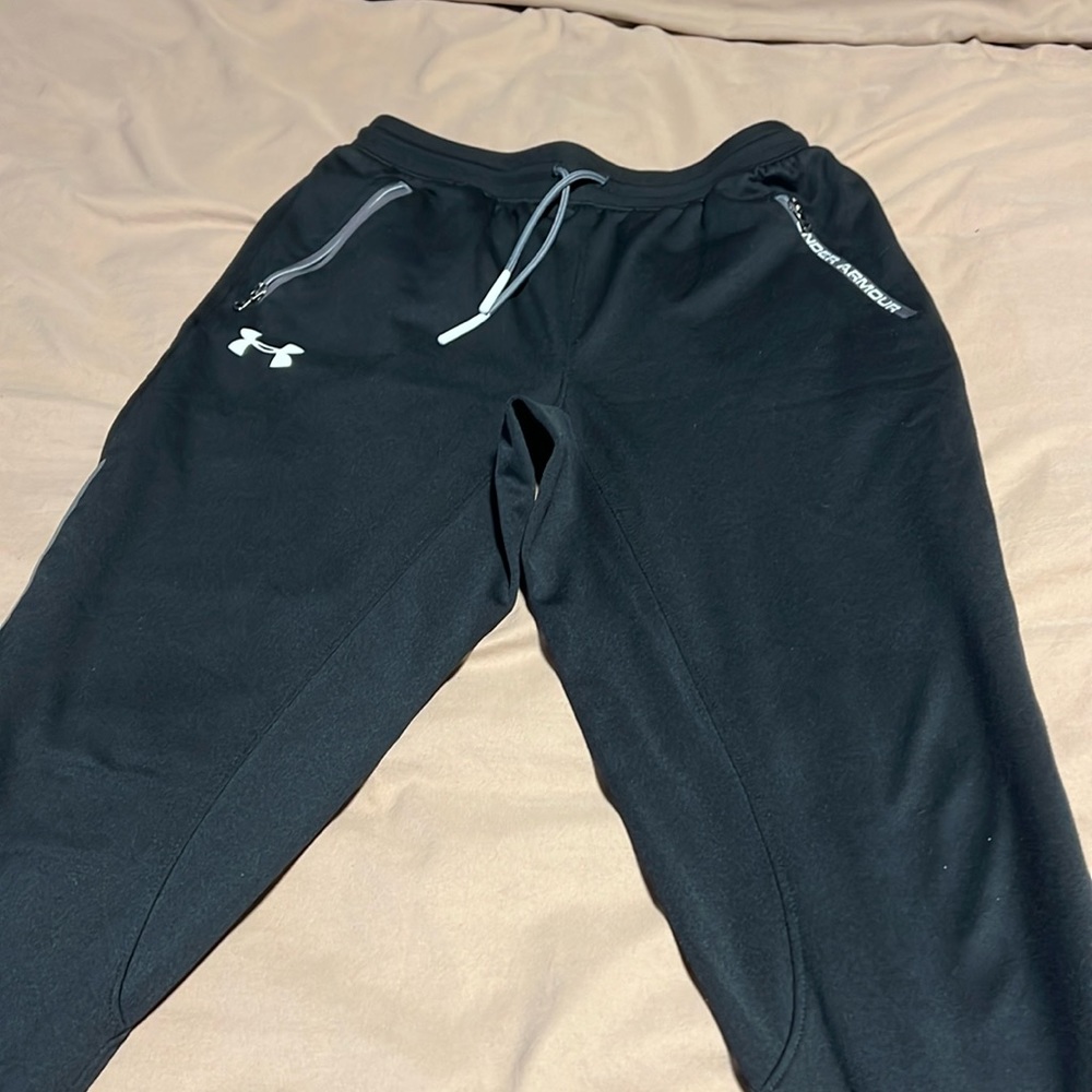 EUC boys Under Armor Joggers